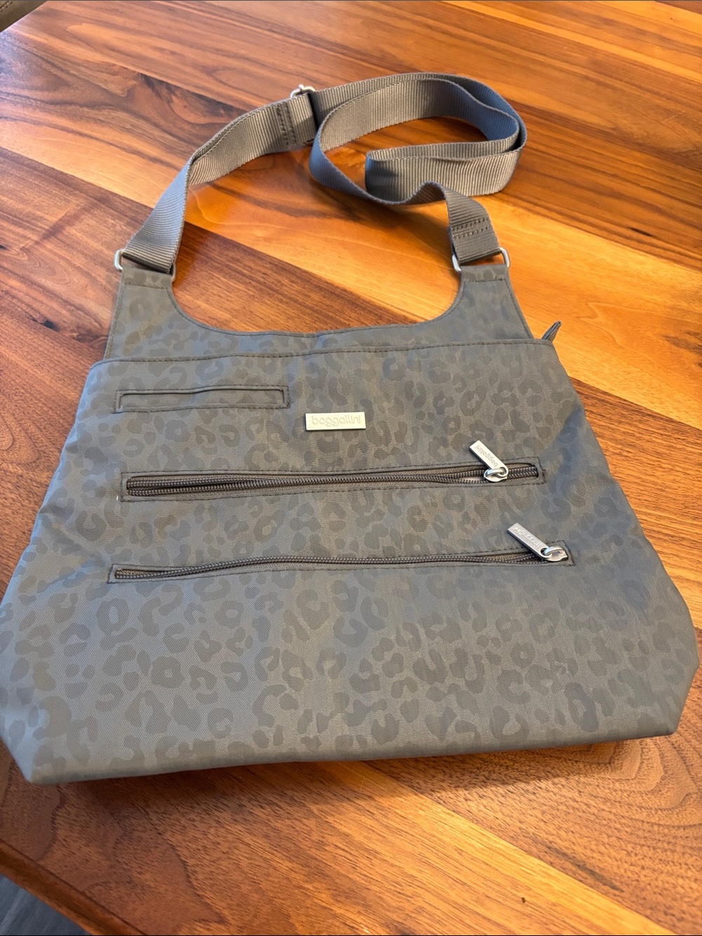 Baggallini Gray Animal Print Multi Compartment Travel Bag Crossbody Purse